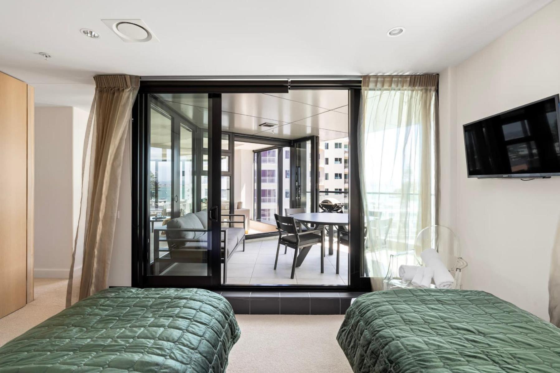 Luxury Ocean & Harbour Views - Heated Pool, Main Beach & Gym Маунт-Маунгани Экстерьер фото