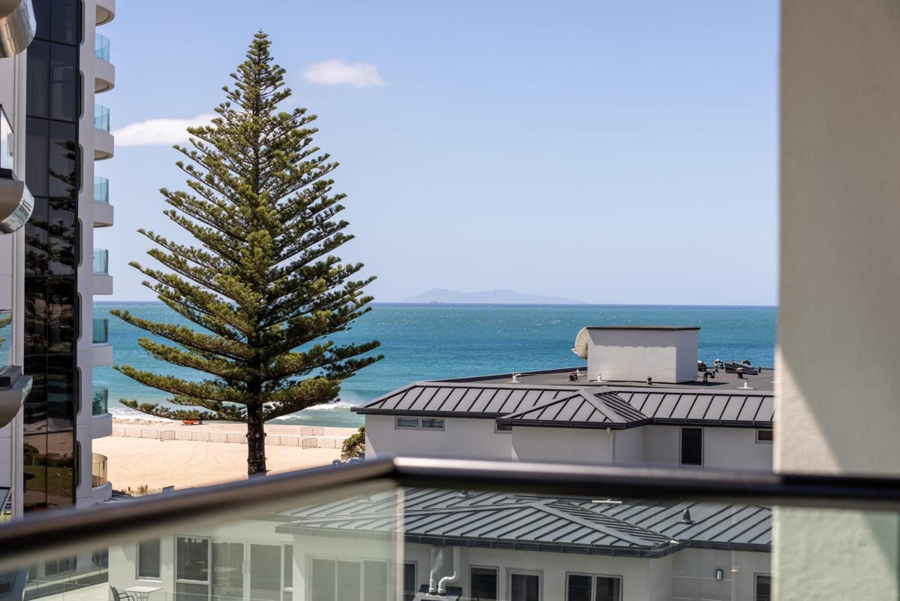 Luxury Ocean & Harbour Views - Heated Pool, Main Beach & Gym Маунт-Маунгани Экстерьер фото