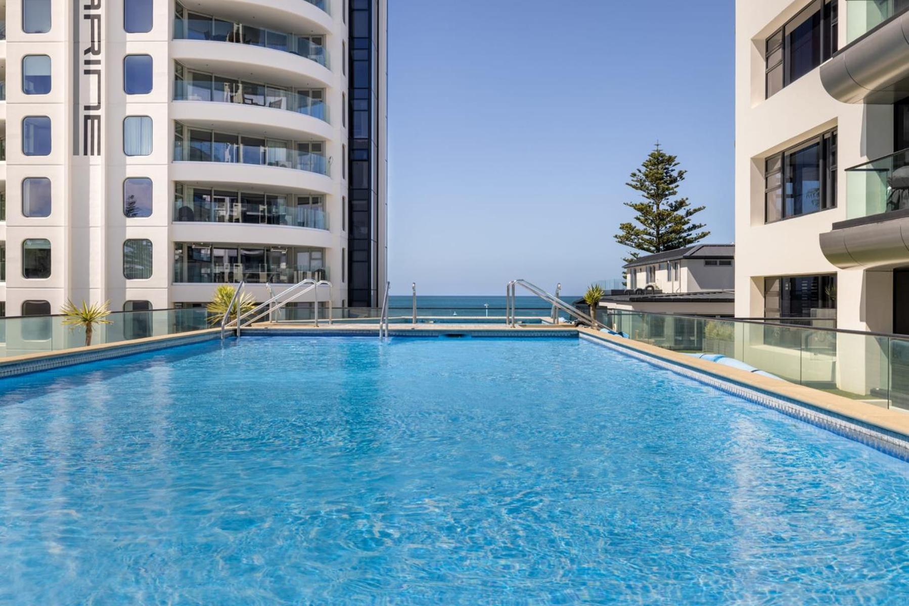 Luxury Ocean & Harbour Views - Heated Pool, Main Beach & Gym Маунт-Маунгани Экстерьер фото