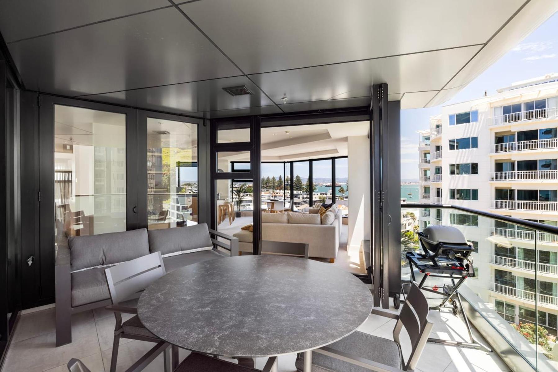 Luxury Ocean & Harbour Views - Heated Pool, Main Beach & Gym Маунт-Маунгани Экстерьер фото