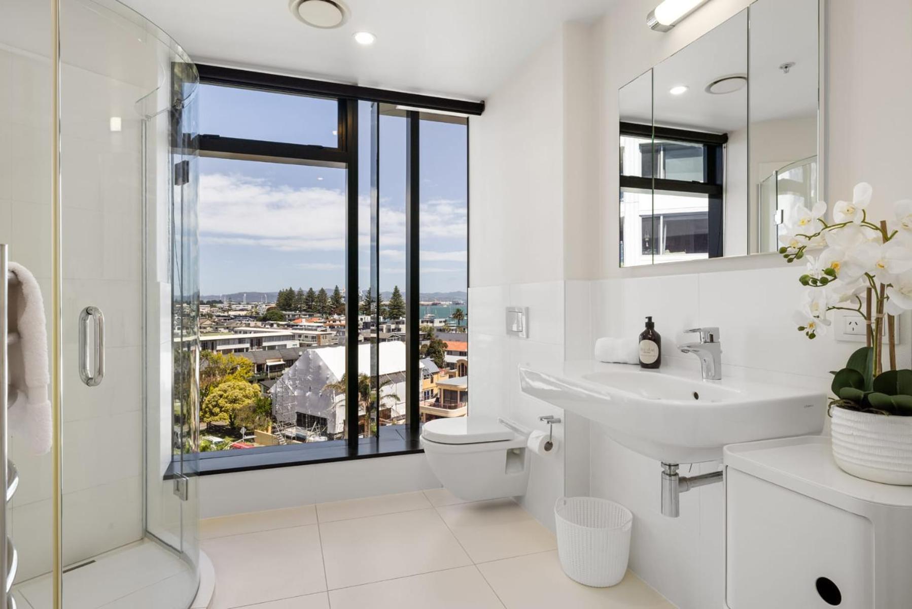 Luxury Ocean & Harbour Views - Heated Pool, Main Beach & Gym Маунт-Маунгани Экстерьер фото
