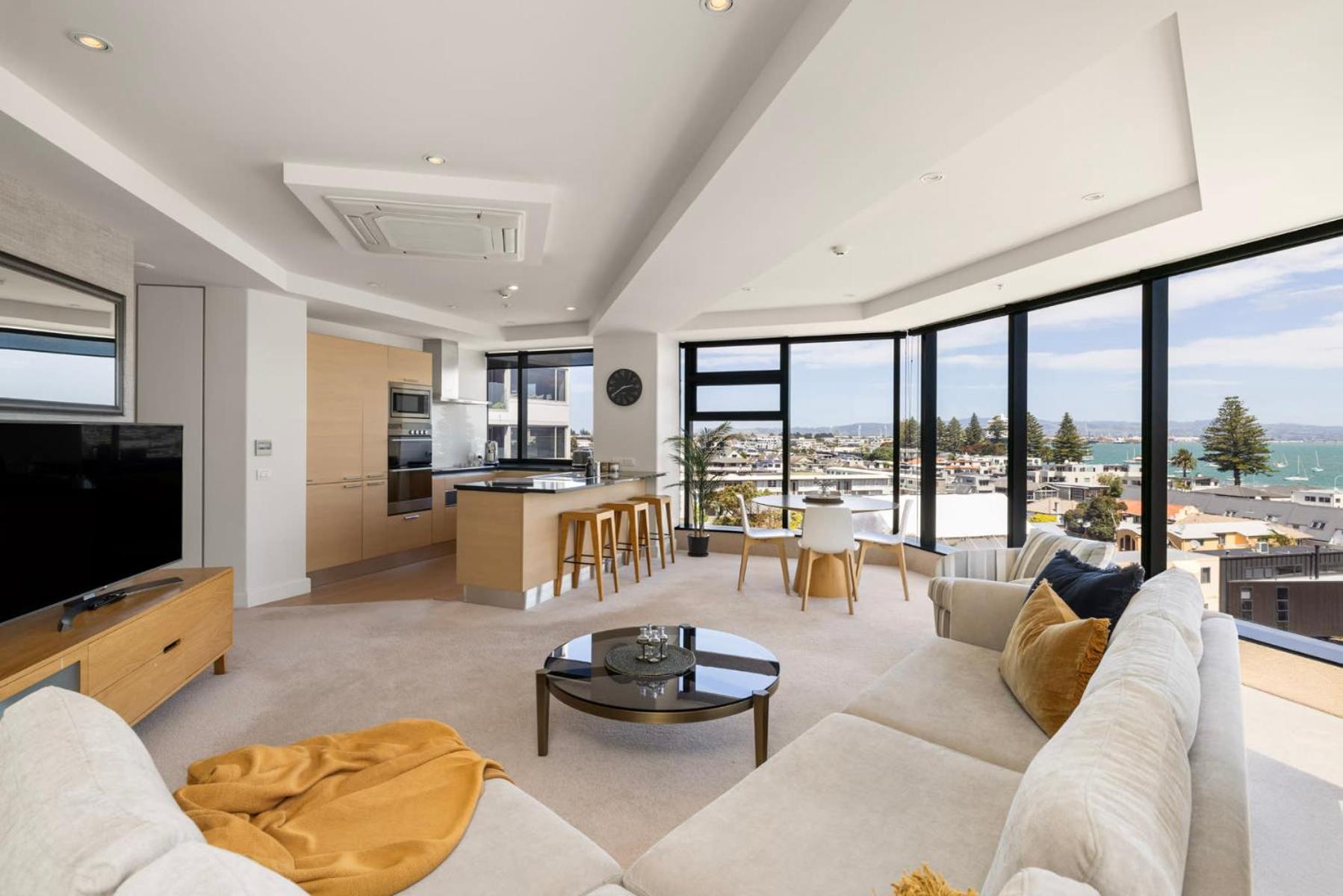Luxury Ocean & Harbour Views - Heated Pool, Main Beach & Gym Маунт-Маунгани Экстерьер фото
